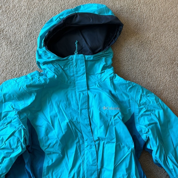 Like new Columbia Omni tech waterproof shell - Picture 2 of 6